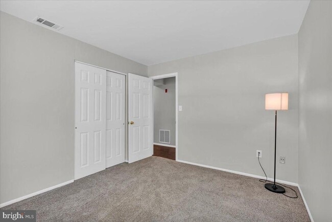 Building Photo - 915 Silver Ct