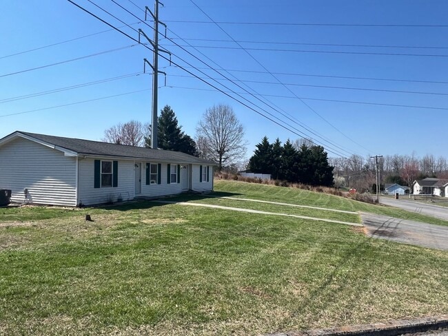 Primary Photo - 155 Tamarack Dr