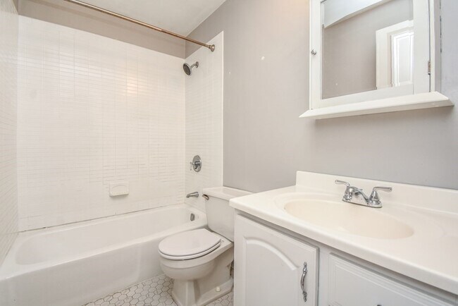 Building Photo - 275 Beacon St