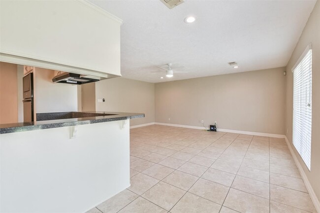 Building Photo - 6847 Vanlynn Ln