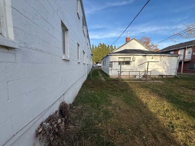 Building Photo - 1245/1247  S 5th Ave - 1247