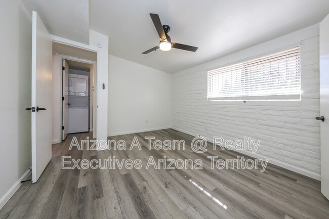 Building Photo - 4014 E Fairmount St