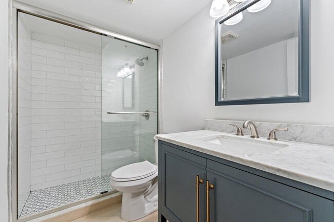 Building Photo - 150 Pineview Rd