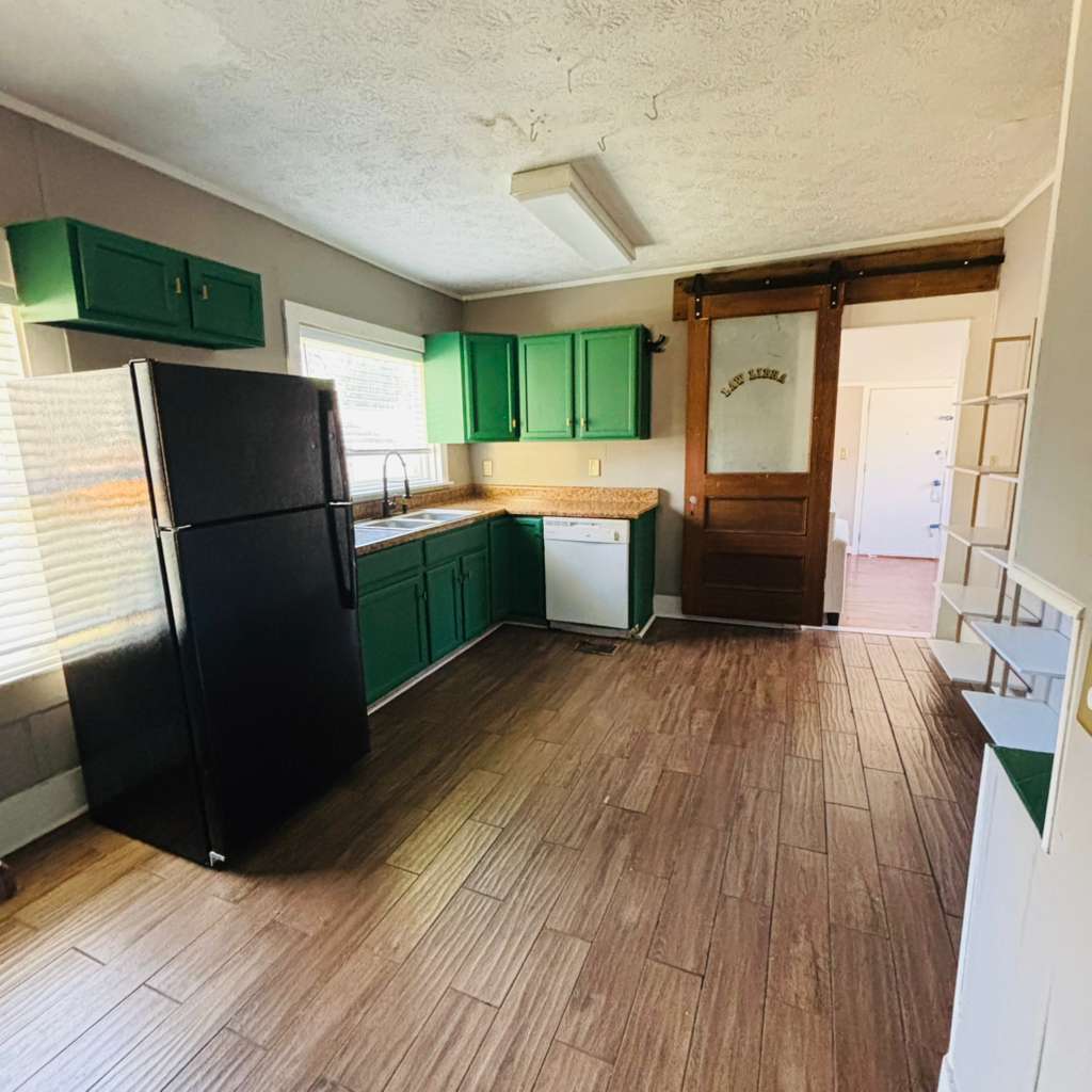 Building Photo - 17 School Rd