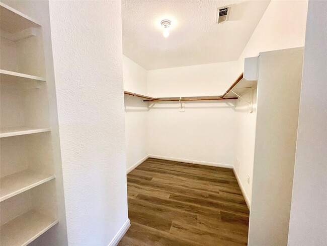 Building Photo - 15406 Bay Lodge Ln