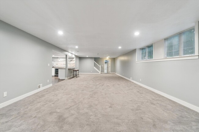 Building Photo - 5279 Thames Ct