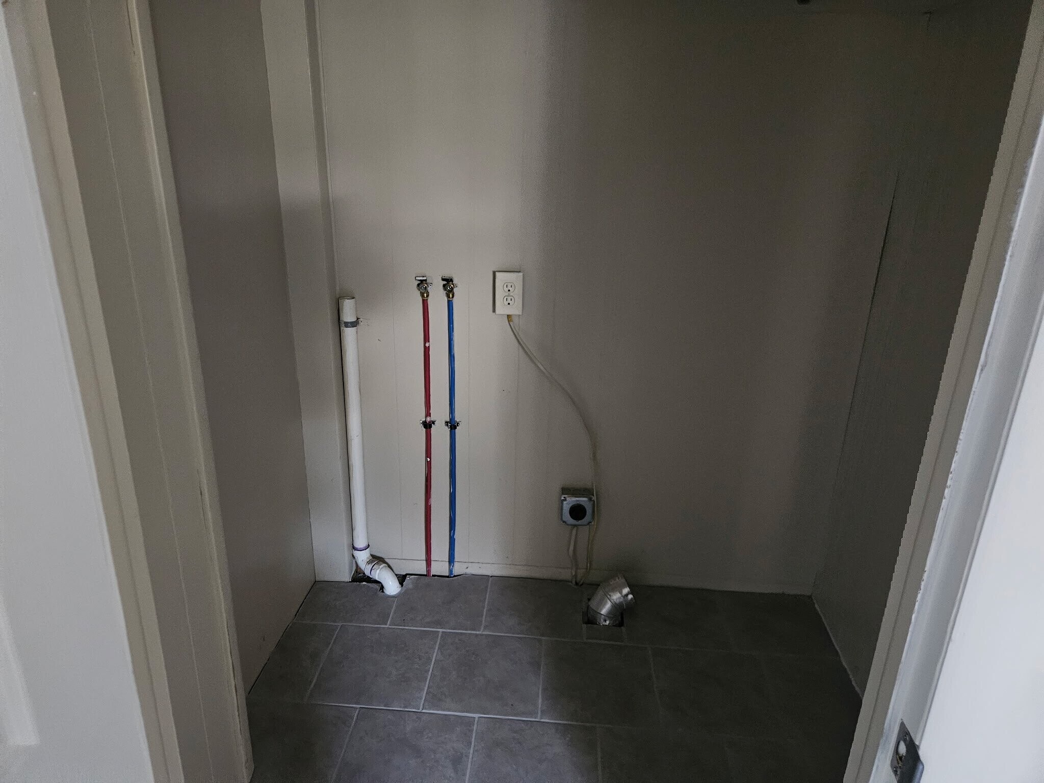 Building Photo - 301303-303 Summerhill Ave