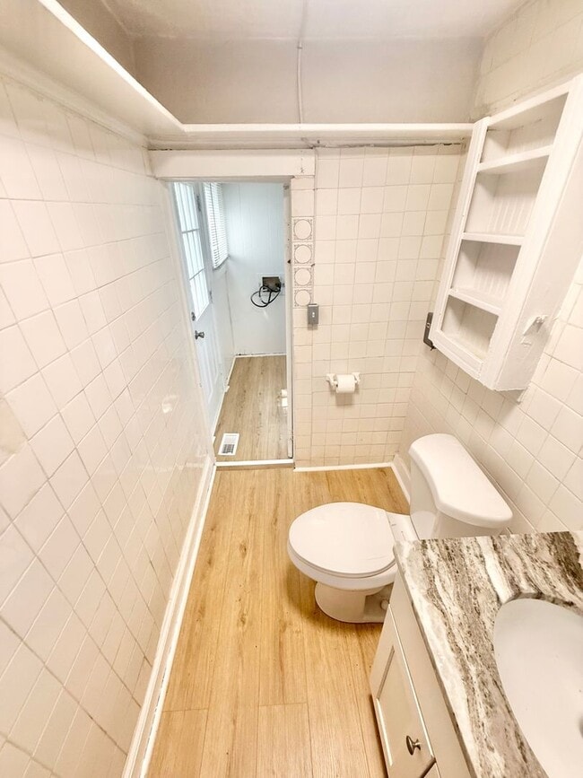 Building Photo - ***RENT READY~4 Bed RENOVATED 2 story house/w/ downstairs bedroom/Granite countertops