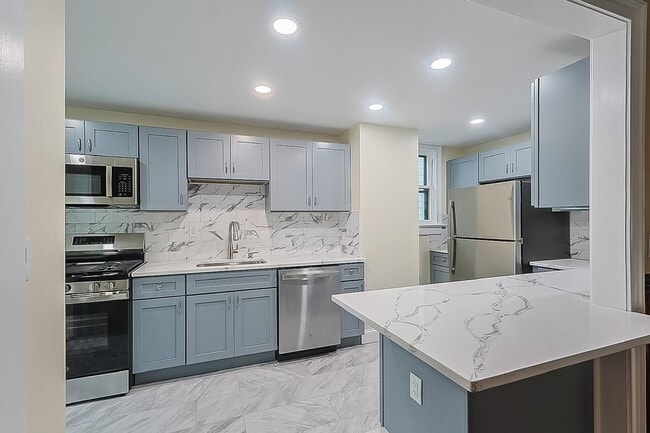 Building Photo - 711 74th St