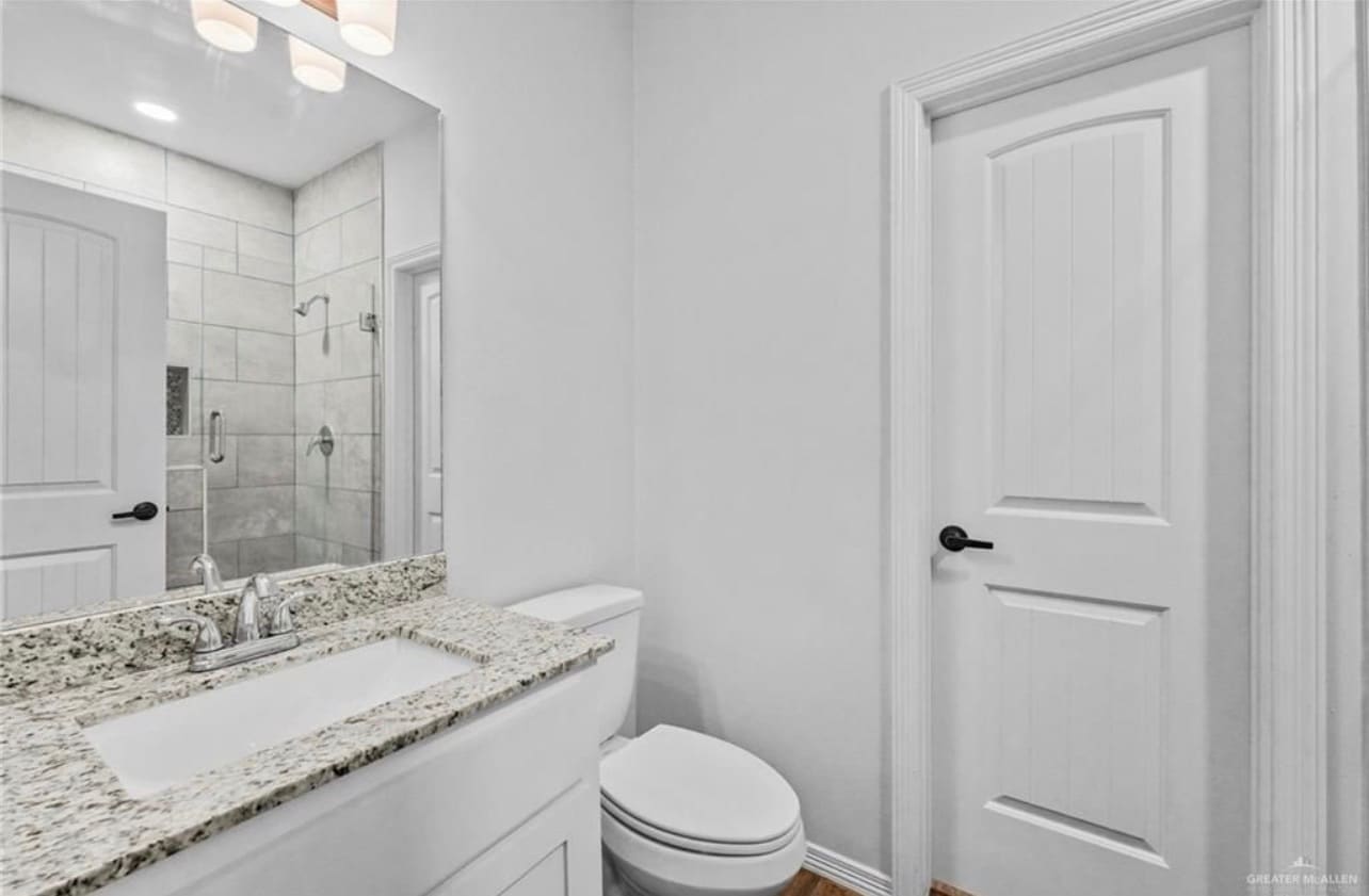 Building Photo - 908 W La Pointe Ave