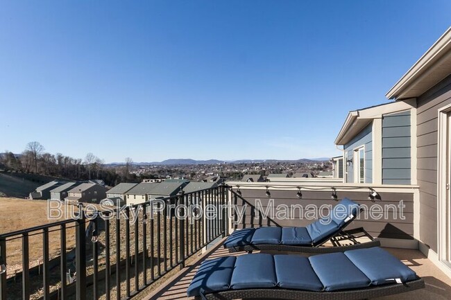 Building Photo - 822 Oval Park Ln