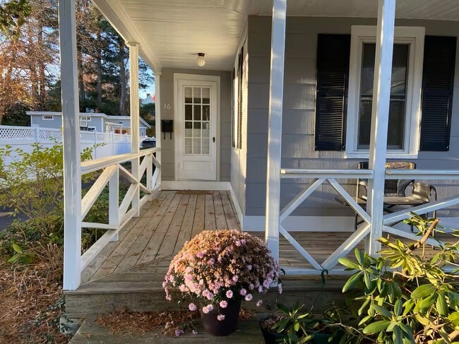 Building Photo - 36 Walnut St