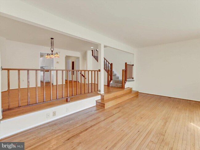Building Photo - 31 Valerian Ct