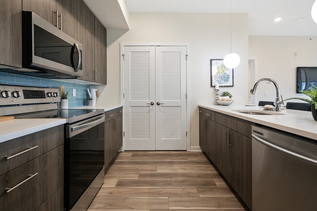 Building Photo - Avenue V Townhomes