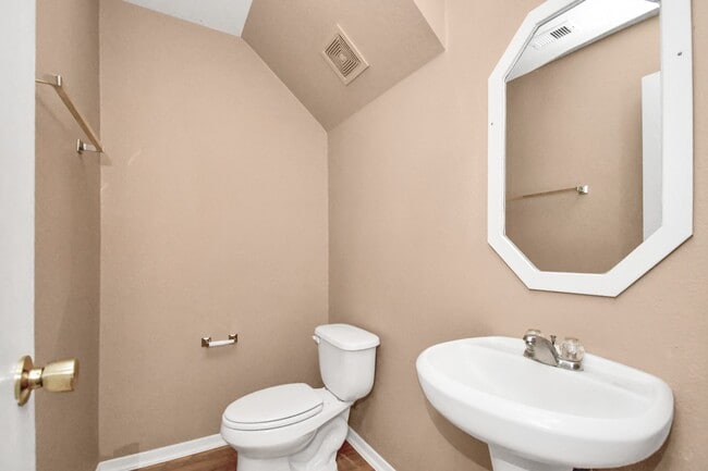 Building Photo - 6329 Settlers Square Ln
