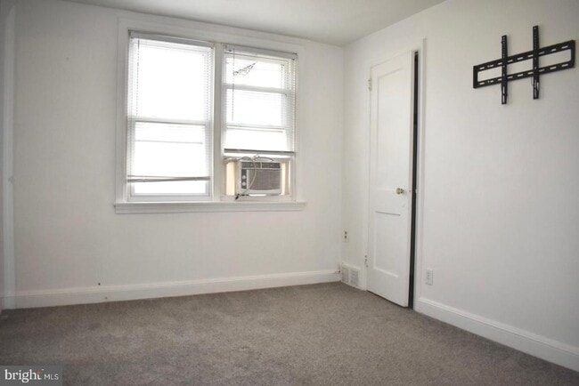 Building Photo - 7305 Woodcrest Ave