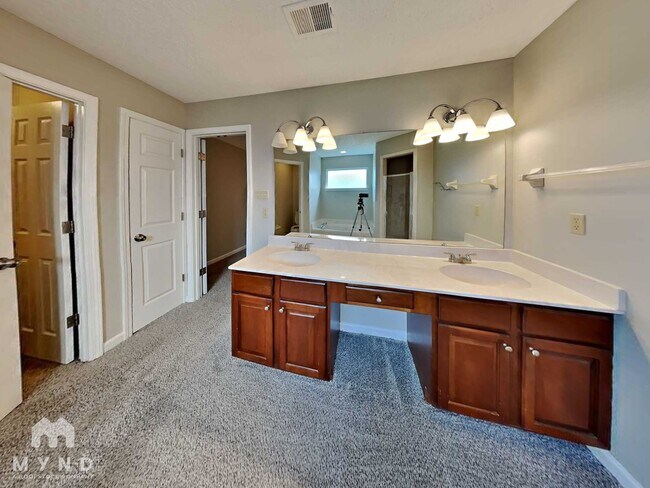 Building Photo - 8123 Country Mill Cove