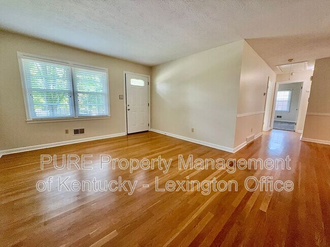 Building Photo - 2077 Dogwood Dr