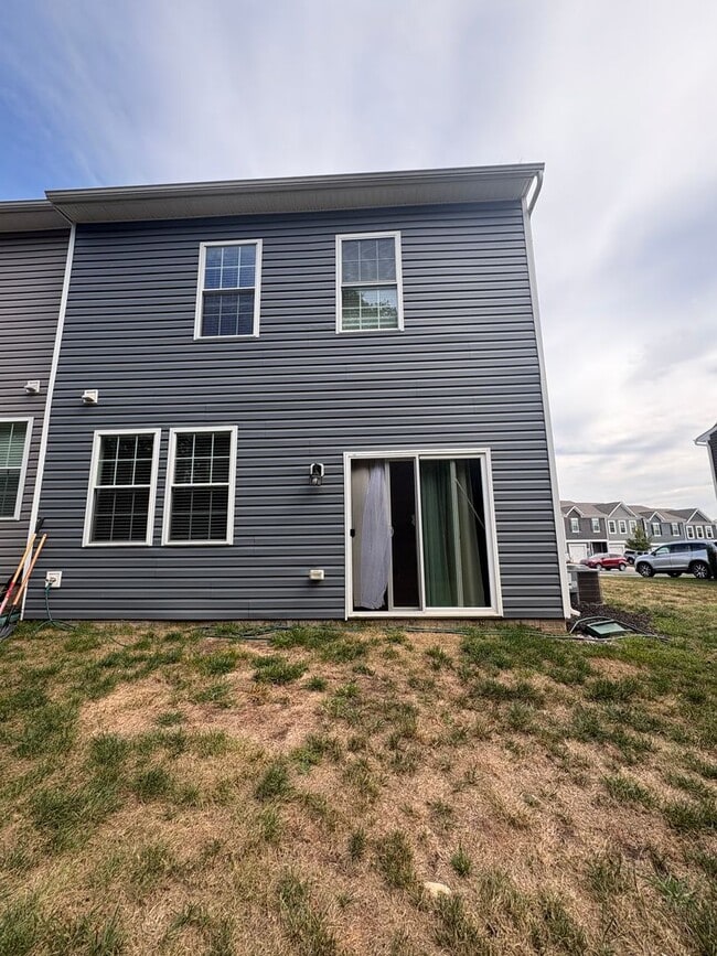 Building Photo - 3 Bedroom 2.5 Bath Townhouse Locust Run No...