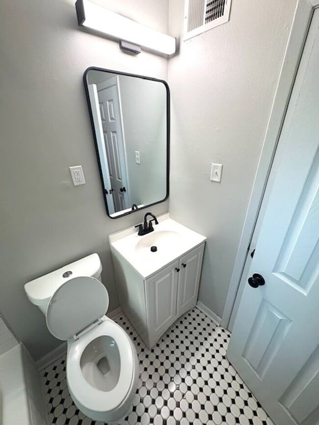 Building Photo - Live by UofM: Updated 1BR Apartment with W...