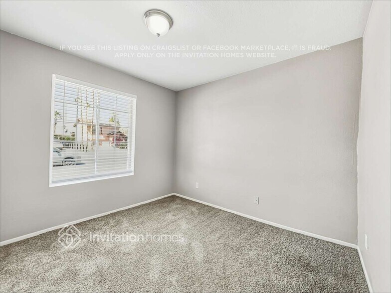 Building Photo - 3843 W Bloomfield Rd
