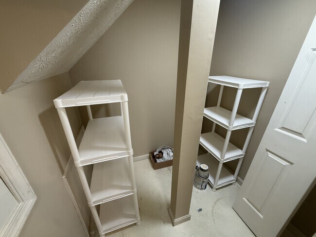 Building Photo - 6452 Benjamins Ct