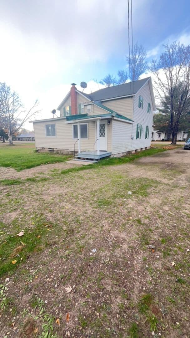 Building Photo - 4 Bedroom Single Family Home Available!