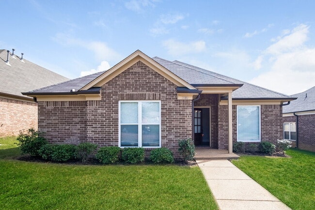 Building Photo - 3080 Magnolia Dr