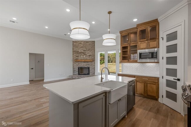 Building Photo - Modern 4 Bedroom / 3 Bath Home