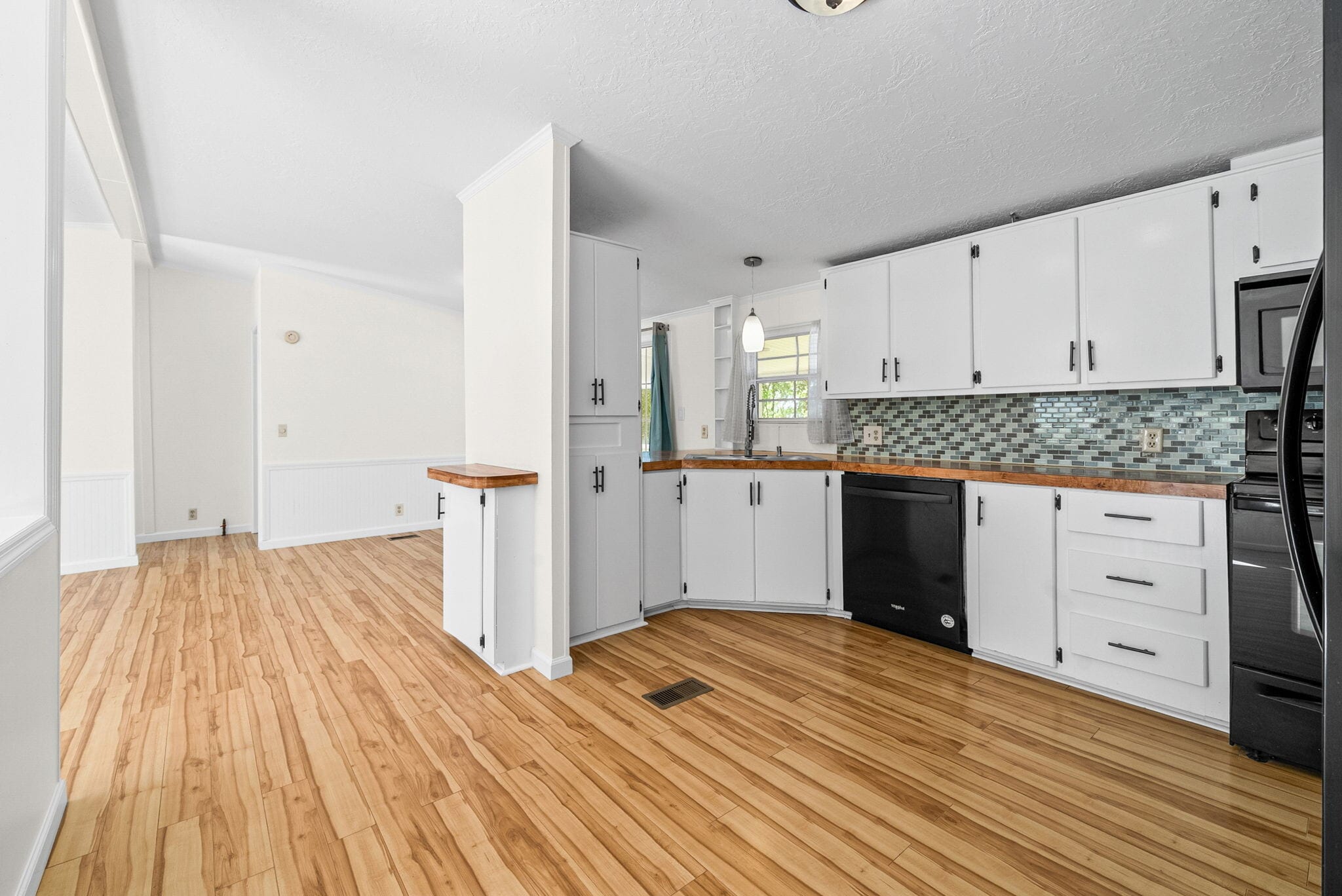 Building Photo - 315 Riverview Dr
