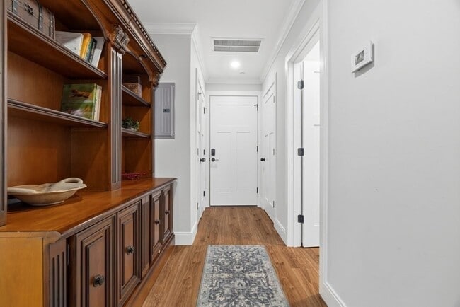 Building Photo - 1721 Centre St