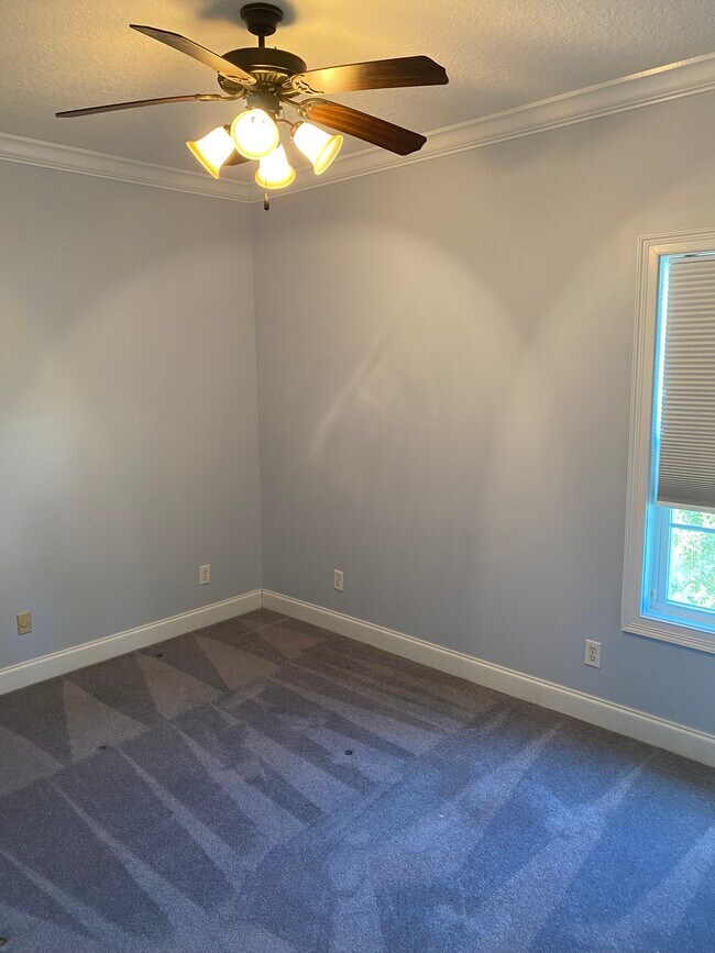 Building Photo - 56 Greyfield Dr