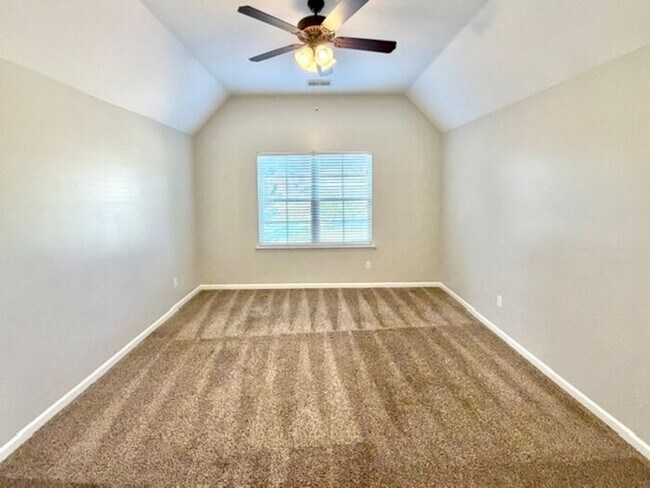 Building Photo - Gated Community 4 Bedroom 2.5 Bath Home In Southeast Memphis