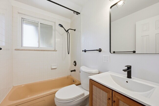 Building Photo - $2,795.95- 4 Bed, 2 Bath Home in Arvada with In-Unit Laundry and Fenced Yard!