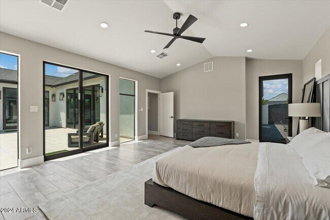 Building Photo - 4137 E Earll Dr