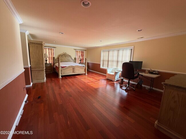 Building Photo - 8 Bennett Ct