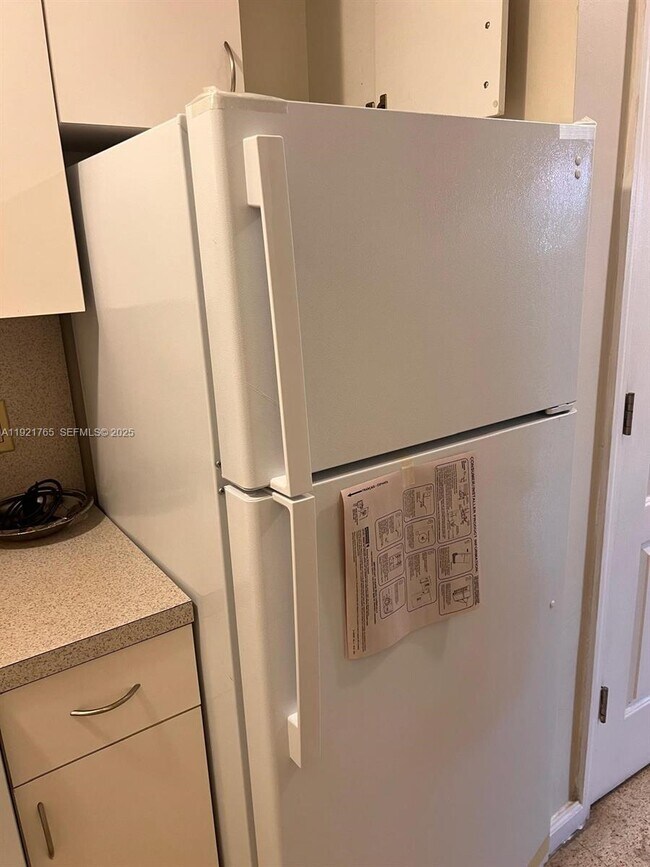 Building Photo - 141 SW 14th Ave