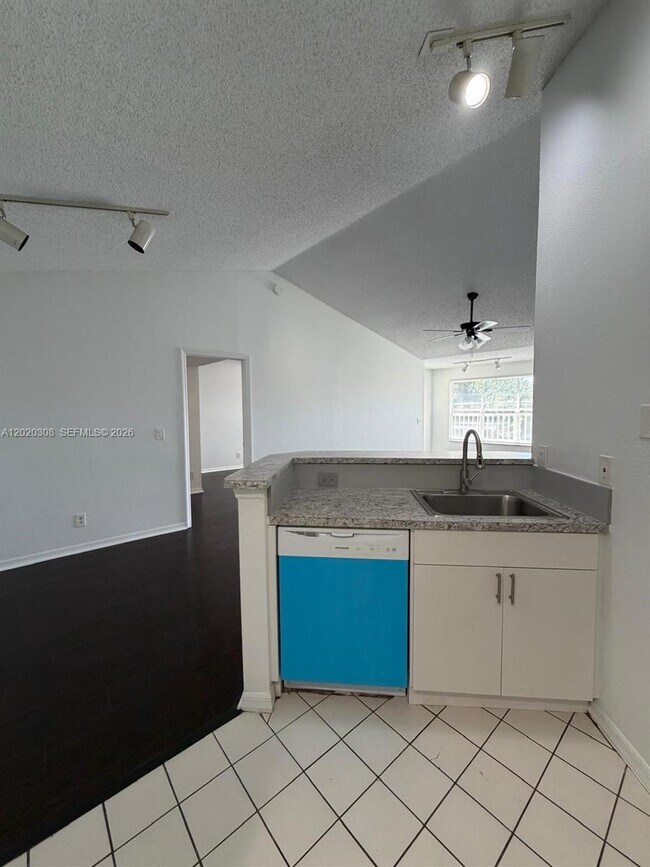 Building Photo - 12950 Vista Isles Dr