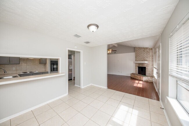 Building Photo - Coming Soon! Southwest Houston 3 bed/2 bat...