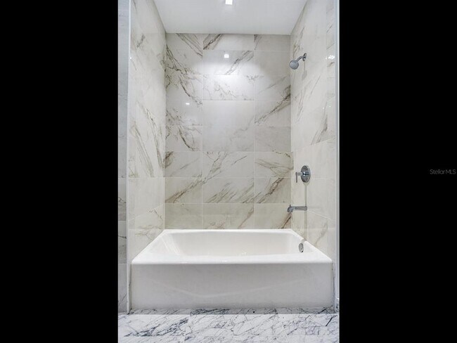 Building Photo - 2912 W Santiago St