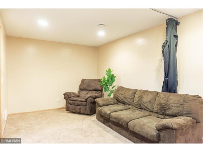 Building Photo - 2828 Faulkner Dr