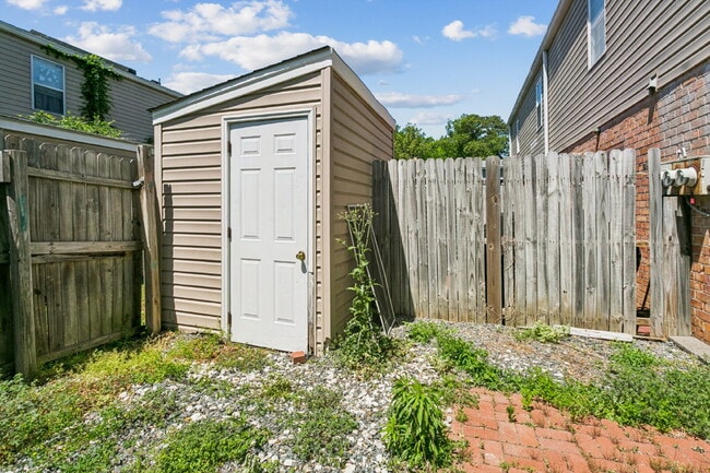 Building Photo - 506 Genneys Way