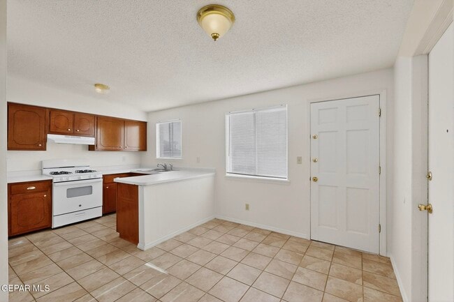 Building Photo - 10370 Kellogg St