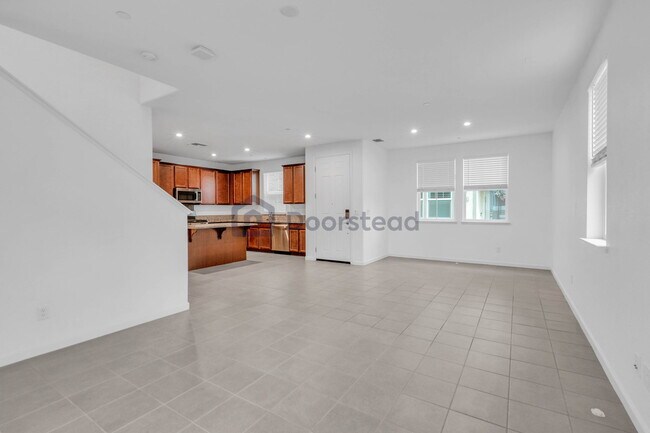 Building Photo - 1056 Knox Way