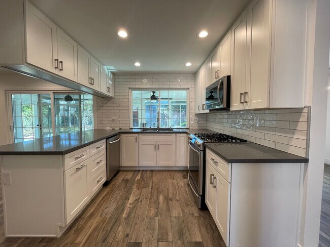 Building Photo - 5766 Lake Lindero Dr