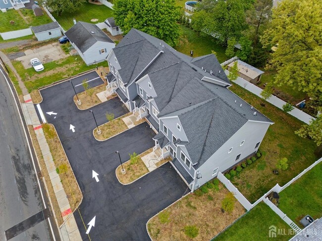 Building Photo - 8 Travers Ave