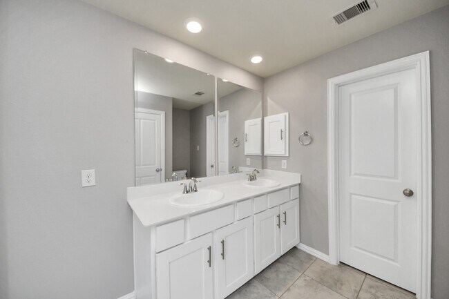 Building Photo - 1715 Ryon Falls Dr
