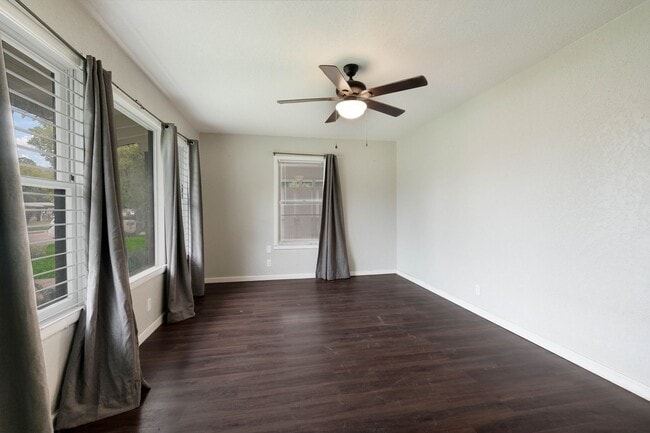Building Photo - 323 Craigmont Ln
