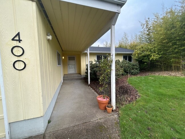 Building Photo - HALF OFF FEBRUARY RENT! 3 Bedroom 1.5 Bath in Desirable NW Corvallis