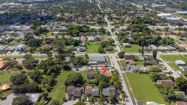 Building Photo - 2941 NW 11th Ct